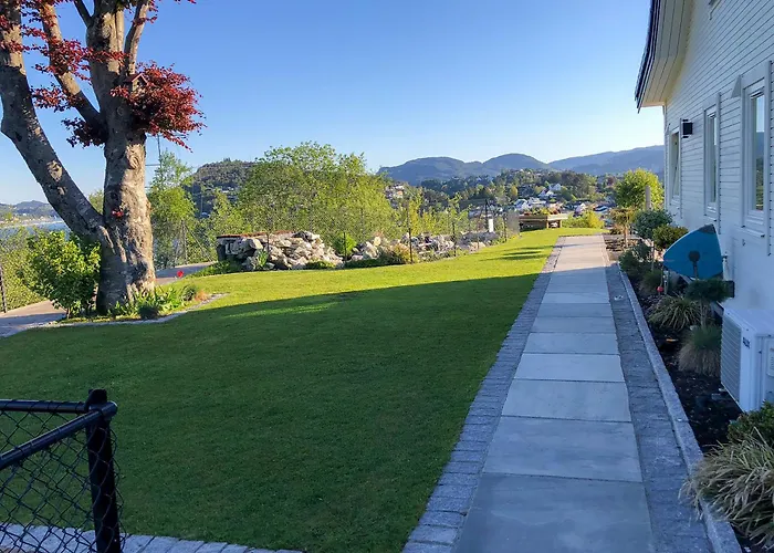 Деревянный коттедж Hammarslandbakken